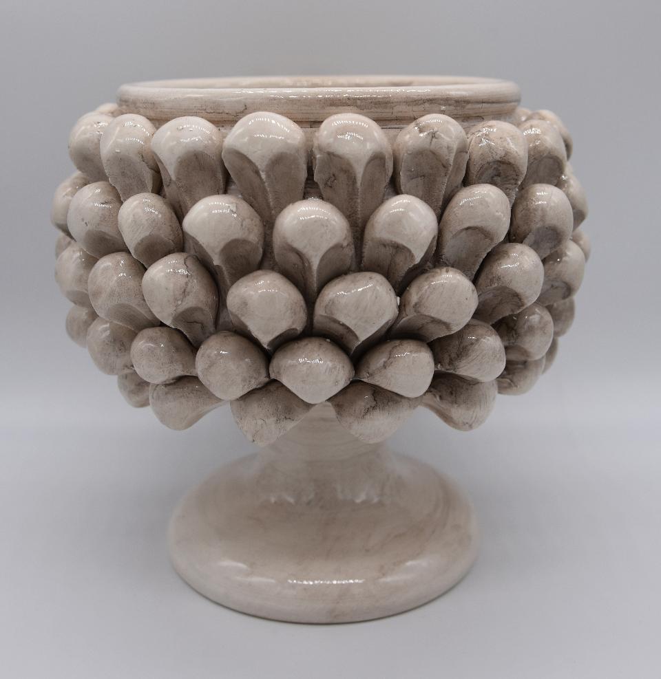 Mezza pigna con alzata decoro bianco antico Produzione artigianale di Caltagirone Diametro 15cm