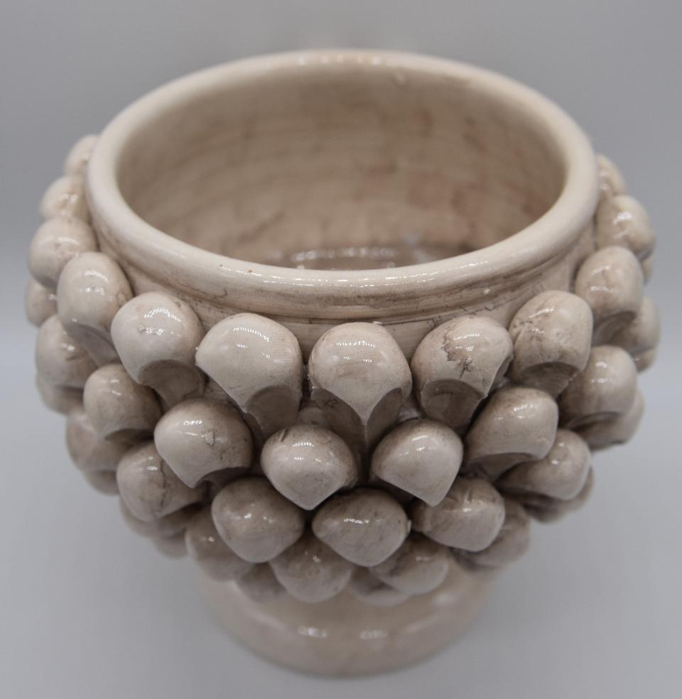 Mezza pigna h.15 cm bianco antico vaso porta pianta Produzione artigianale di Caltagirone con alzata