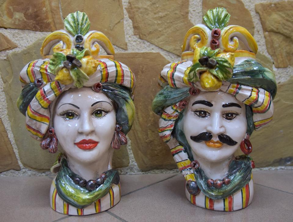 Coppia Teste di moro con limoni e turbante decoro verde Produzione artigianale di Caltagirone h.30cm