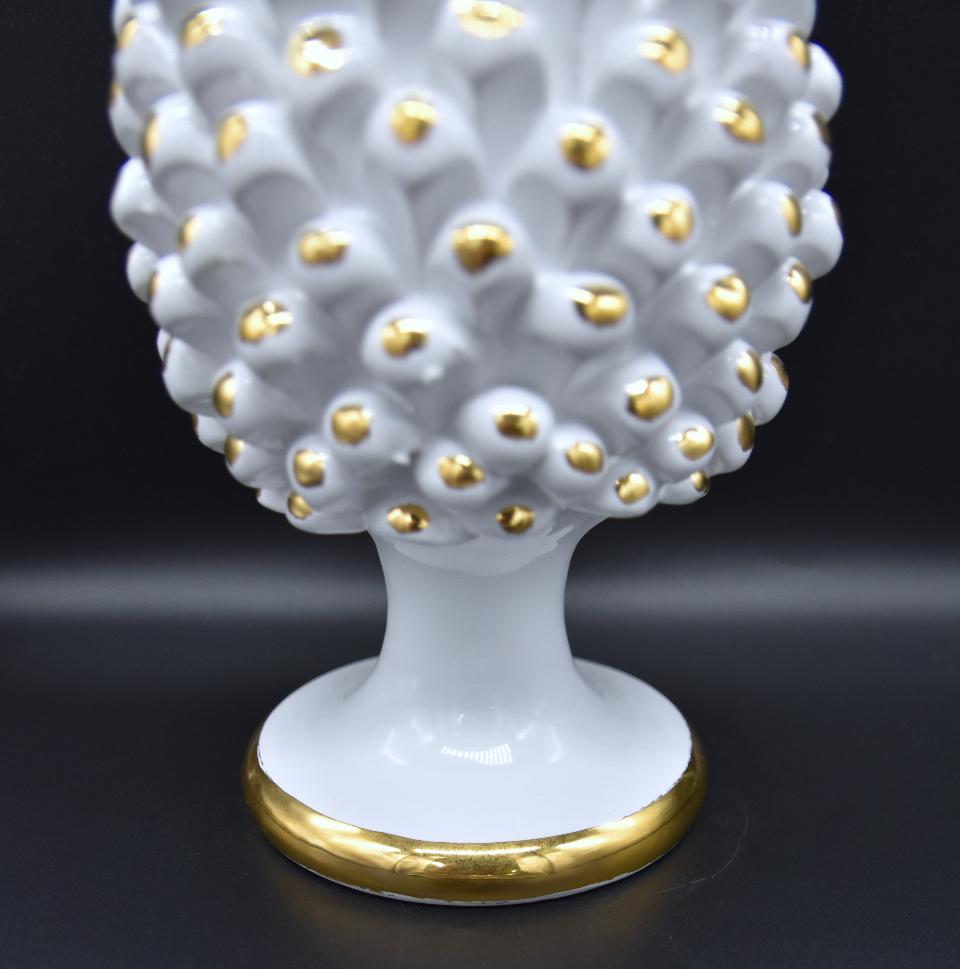 Pigna bianca decoro in oro zecchino Produzione artigianale di Caltagirone h.25 cm
