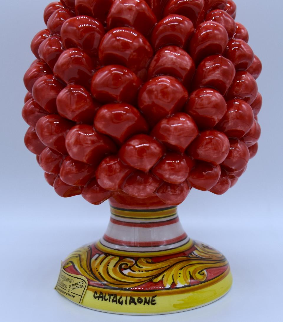 Pigna siciliana in ceramica colore rosso h.20 cm Produzione artigianale di Caltagirone con base decorata