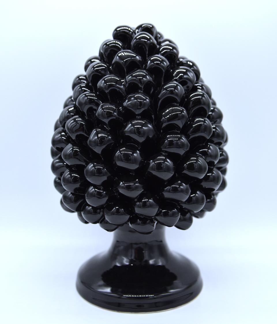 Pigna siciliana in ceramica h.20 cm colore nero Produzione artigianale di Caltagirone monocolore