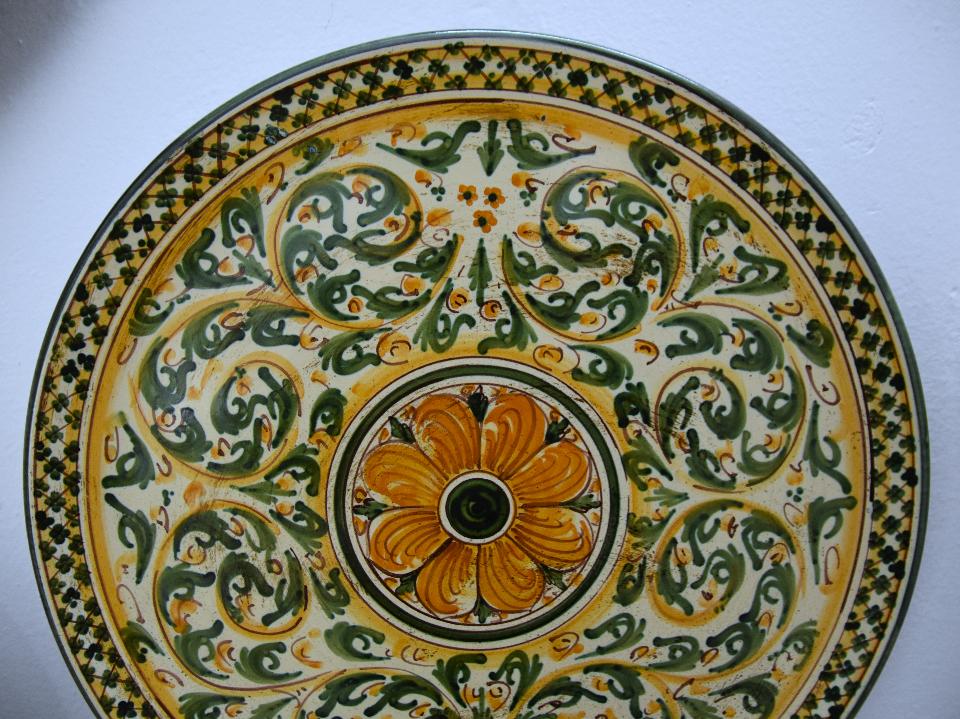 Piatto decoro floreale verde/arancio in ceramica da parete Produzione artigianale di Caltagirone  Diametro 30cm