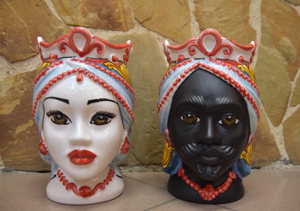 Coppia Teste di moro decoro siciliano uomo viso nero satinato Produzione artigianale di Caltagirone h.25cm