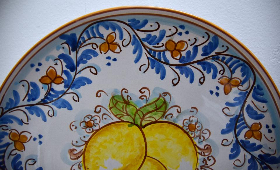 Piatto con limoni in ceramica da parete Produzione artigianale di Caltagirone Diametro 30cm