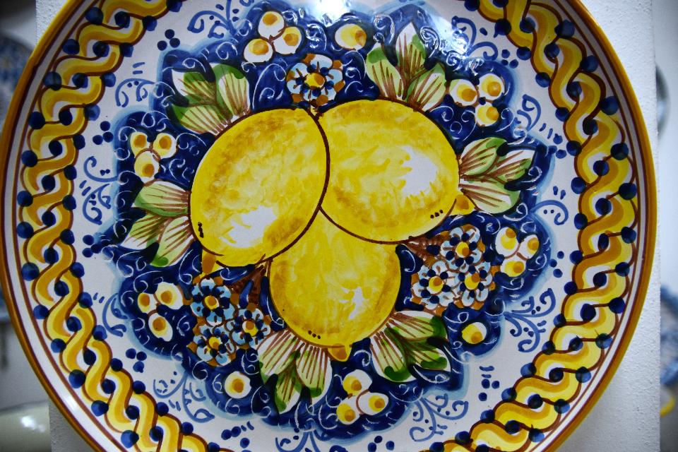 Piatto con limoni in ceramica da parete Produzione artigianale di Caltagirone Diametro 30cm