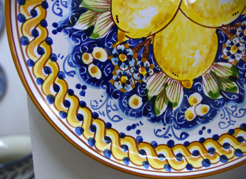 Piatto con limoni in ceramica da parete Produzione artigianale di Caltagirone Diametro 30cm