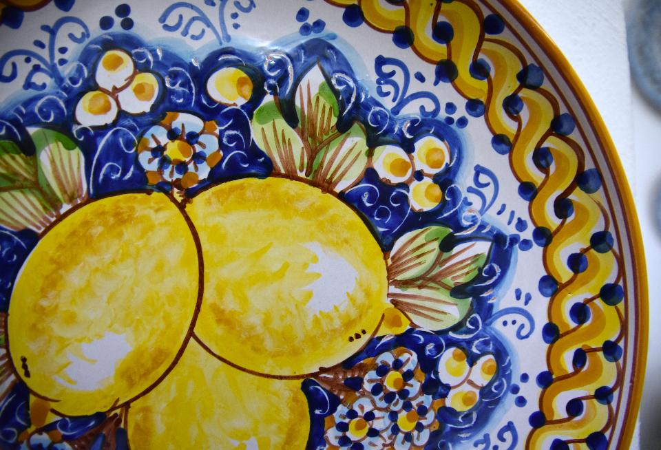 Piatto con limoni in ceramica da parete Produzione artigianale di Caltagirone Diametro 30cm