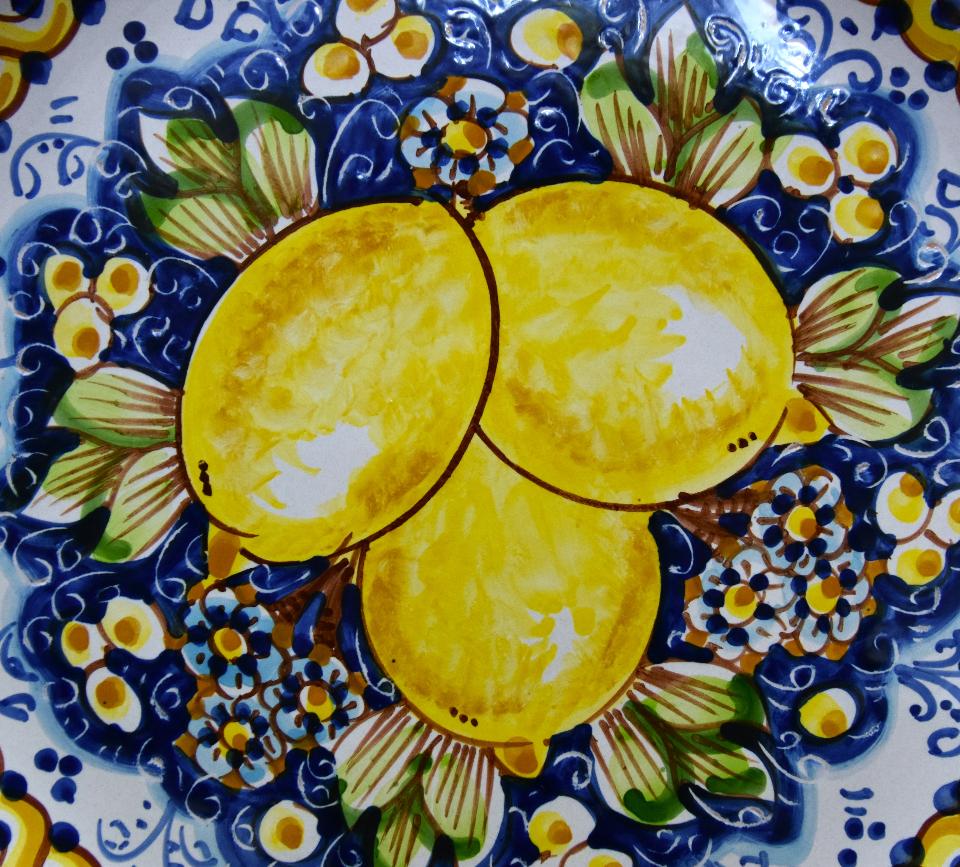 Piatto con limoni in ceramica da parete Produzione artigianale di Caltagirone Diametro 30cm