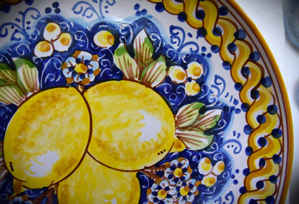 Piatto con limoni in ceramica da parete Produzione artigianale di Caltagirone Diametro 30cm