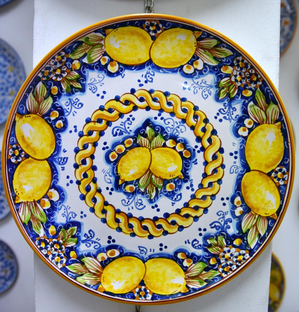 Piatto con limoni in ceramica da parete Produzione artigianale di Caltagirone Diametro 37cm