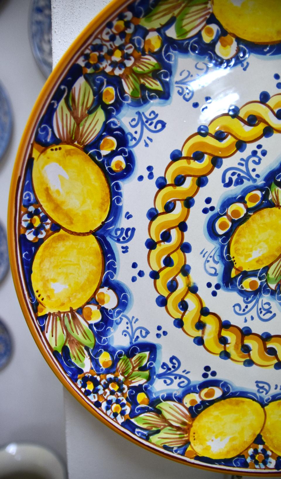 Piatto con limoni in ceramica da parete Produzione artigianale di Caltagirone Diametro 37cm