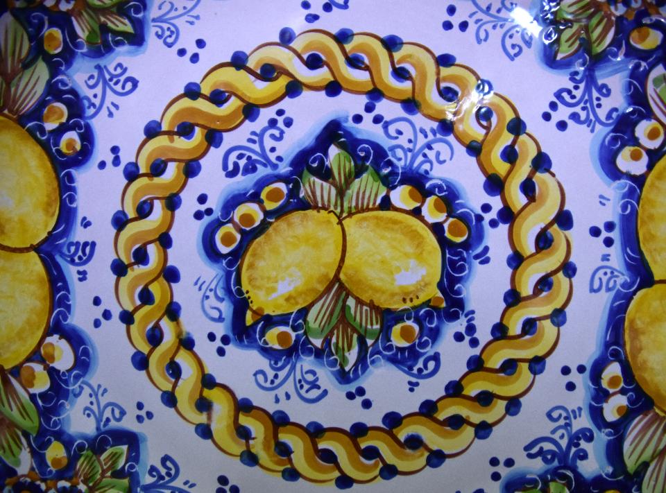 Piatto con limoni in ceramica da parete Produzione artigianale di Caltagirone Diametro 37cm