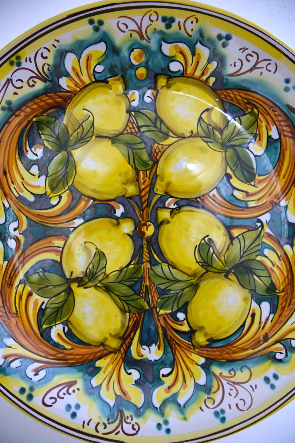 Piatto con limoni in ceramica da parete Produzione artigianale di Caltagirone Diametro 37cm