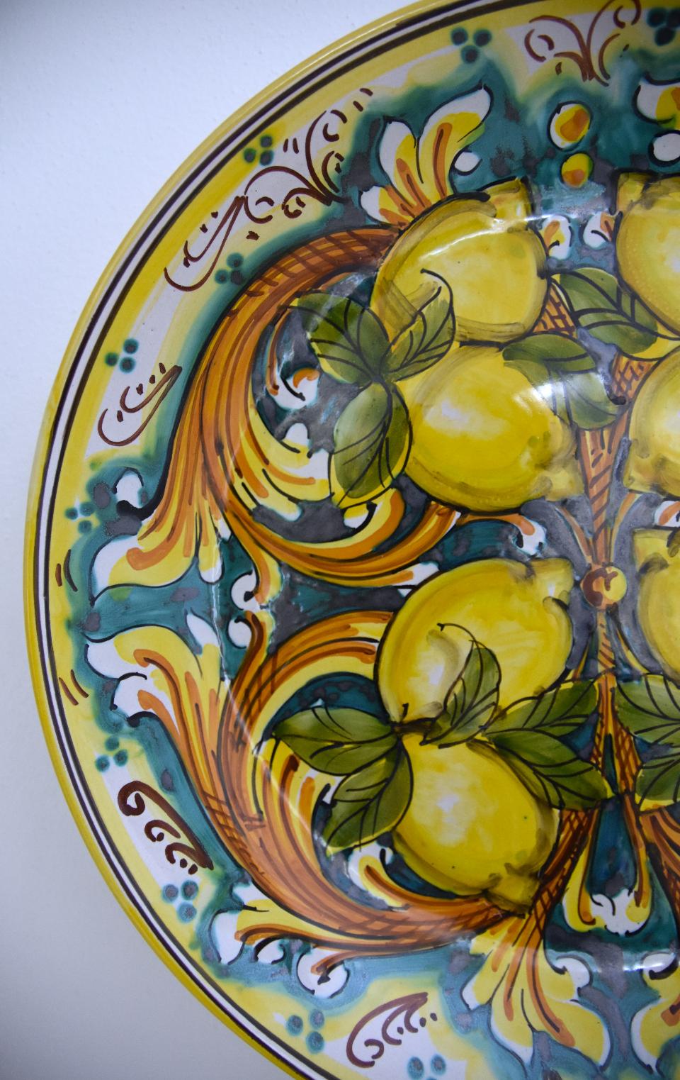 Piatto con limoni in ceramica da parete Produzione artigianale di Caltagirone Diametro 37cm