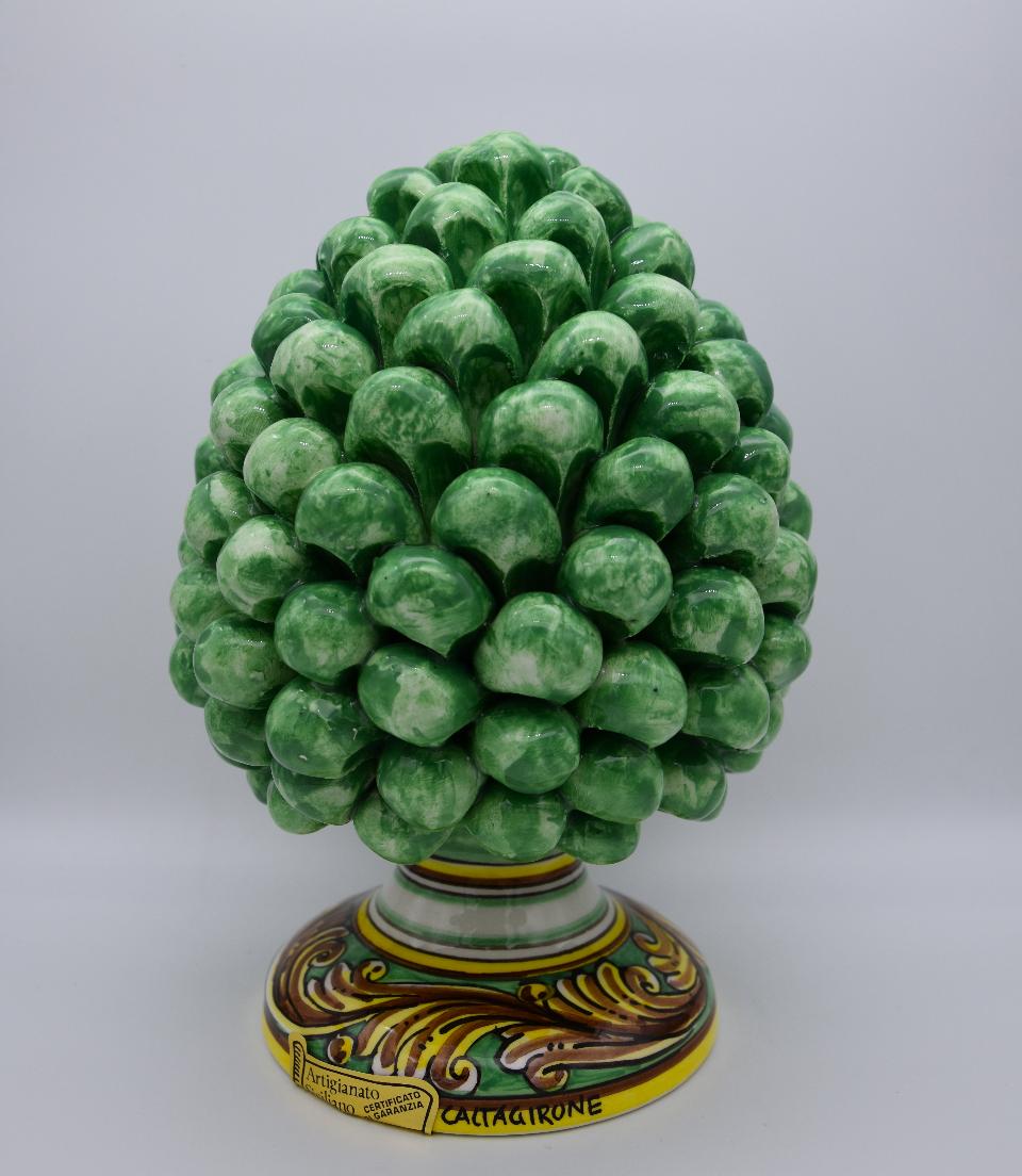 Pigna siciliana in ceramica colore verde mela con base decorata Produzione artigianale di Caltagirone h.20 cm