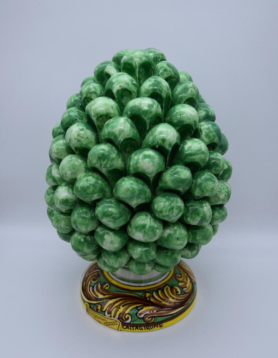 Pigna siciliana in ceramica colore verde mela con base decorata Produzione artigianale di Caltagirone h.20 cm