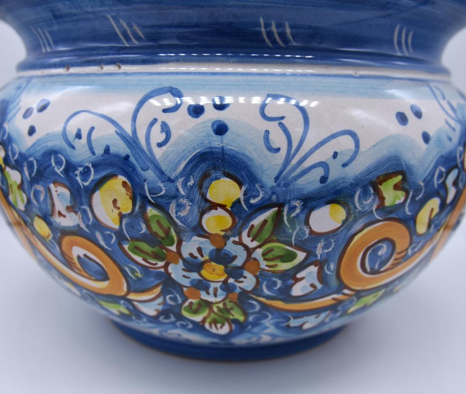 Portavaso cachepot decoro nastrino celeste in ceramica siciliana Produzione artigianale di Caltagirone Diametro 20cm