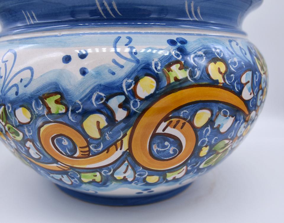 Portavaso cachepot decoro nastrino celeste in ceramica siciliana Produzione artigianale di Caltagirone Diametro 20cm