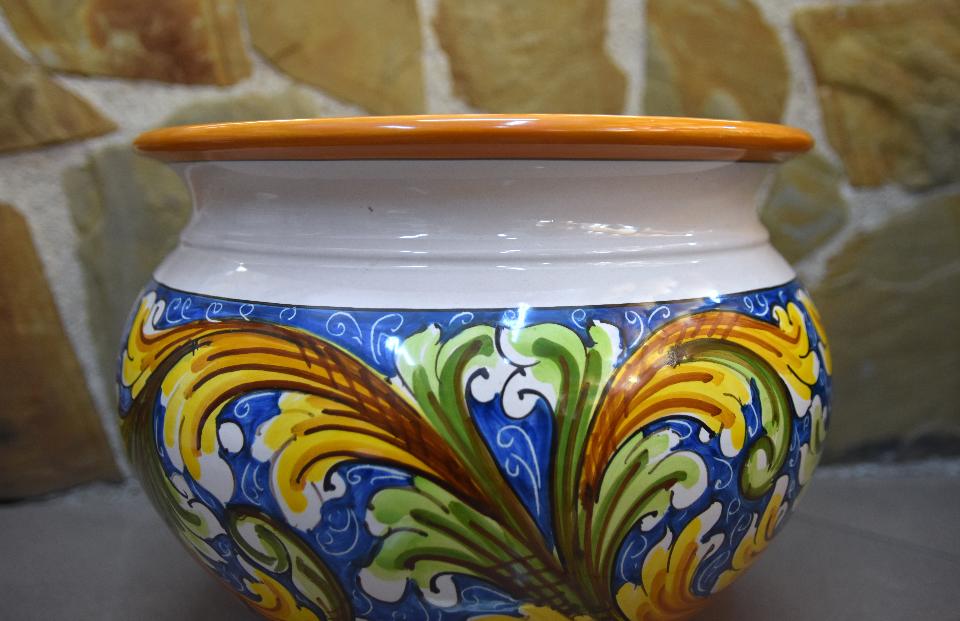 Portavaso cachepot decoro ornato fondo blu in ceramica siciliana Produzione artigianale di Caltagirone Diametro 30cm