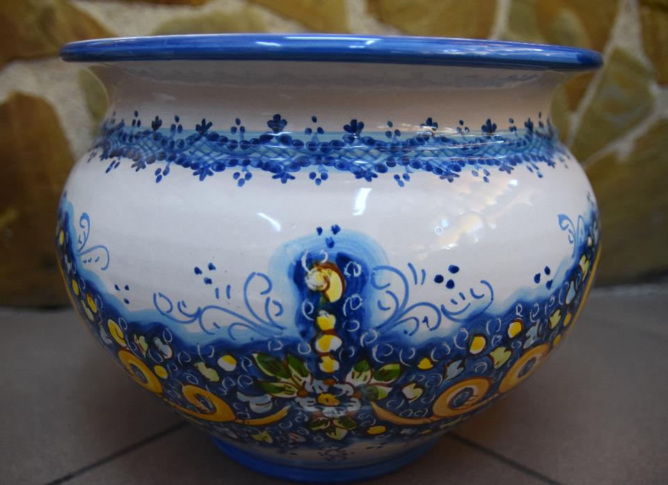 Portavaso cachepot decoro nastrino celeste in ceramica siciliana Produzione artigianale di Caltagirone Diametro 30cm