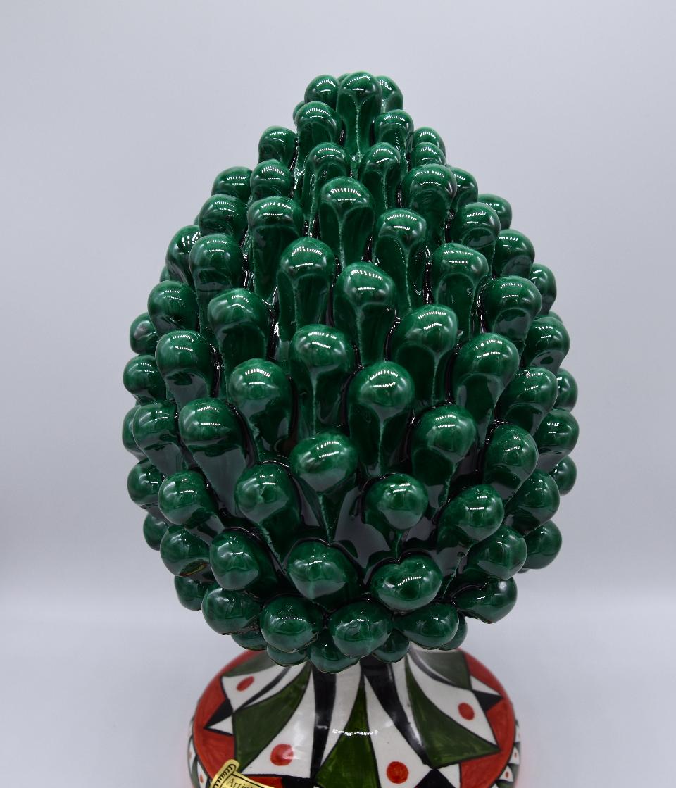 Pigna siciliana in ceramica verde ramina h.25 cm Produzione artigianale di Caltagirone con base decorata