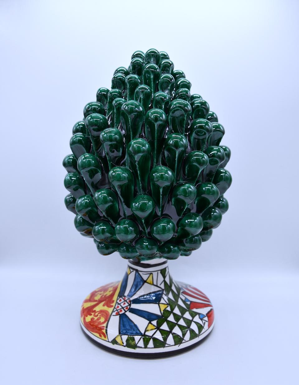 Pigna siciliana in ceramica verde ramina h.25 cm Produzione artigianale di Caltagirone con base decorata