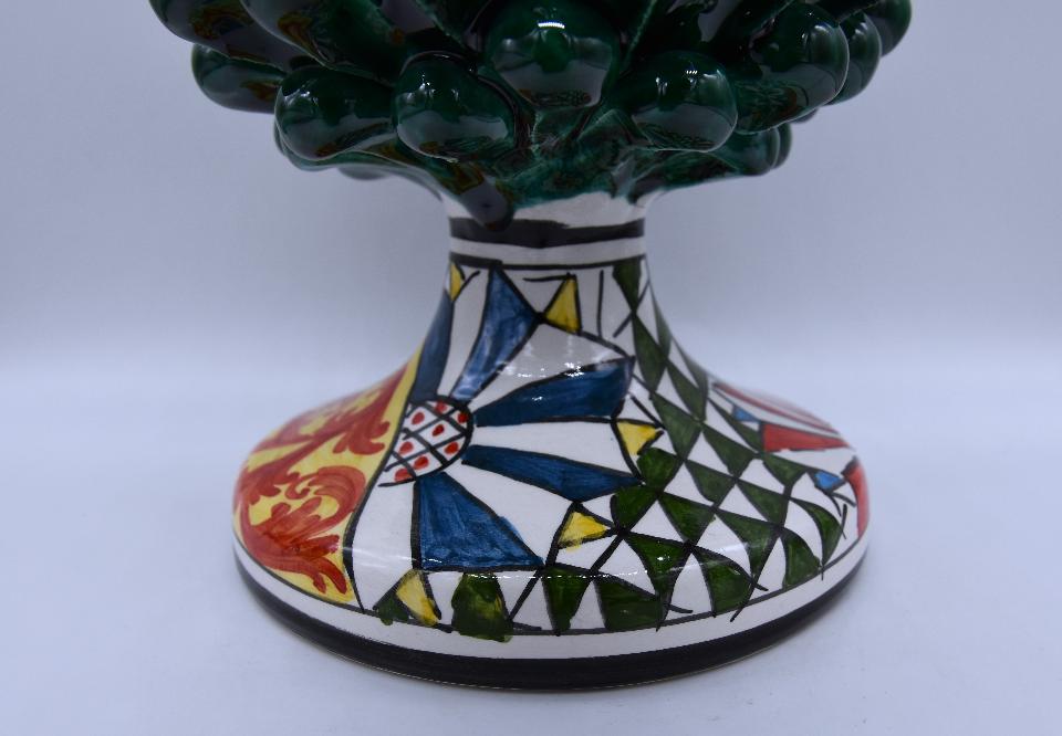 Pigna siciliana in ceramica verde ramina h.25 cm Produzione artigianale di Caltagirone con base decorata