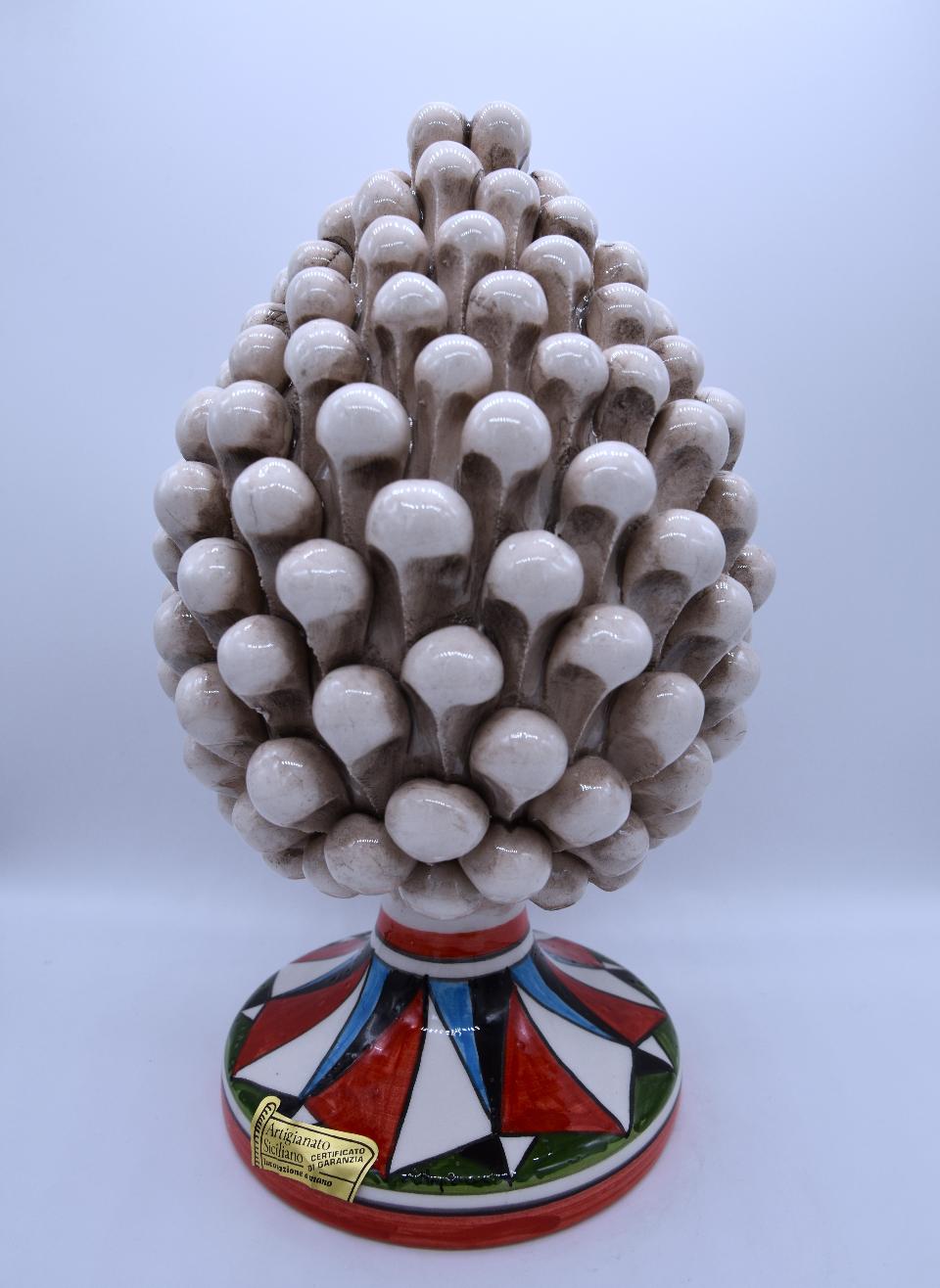 Pigna siciliana in ceramica bianco antico/fumé h.25 cm Produzione artigianale di Caltagirone con base decorata