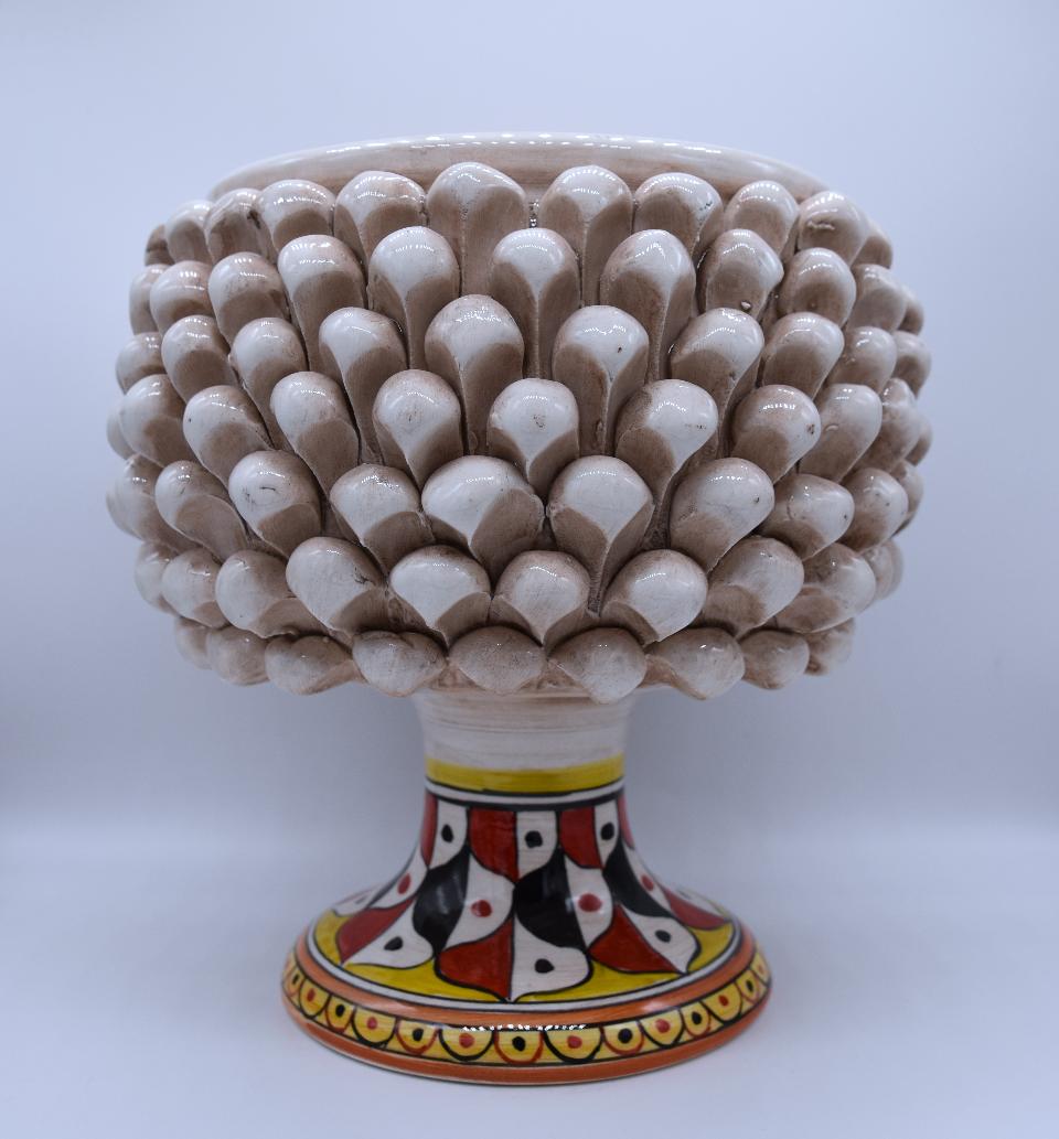 Mezza pigna cachepot con alzata h.22 cm Produzione artigianale di Caltagirone con base decorata