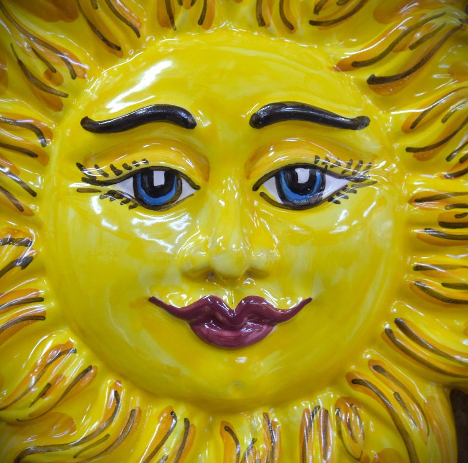Sole in ceramica da parete Produzione artigianale di Santo Stefano di Camastra Diametro 30cm