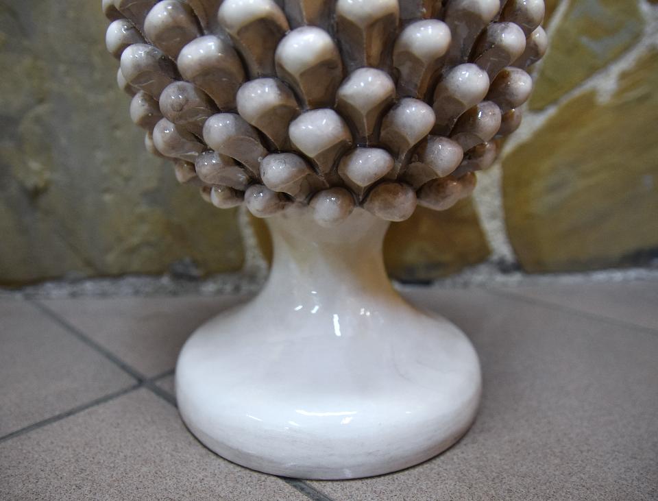 Pigna siciliana in ceramica bianco antico/fumé h.35 cm Produzione artigianale di Caltagirone monocolore