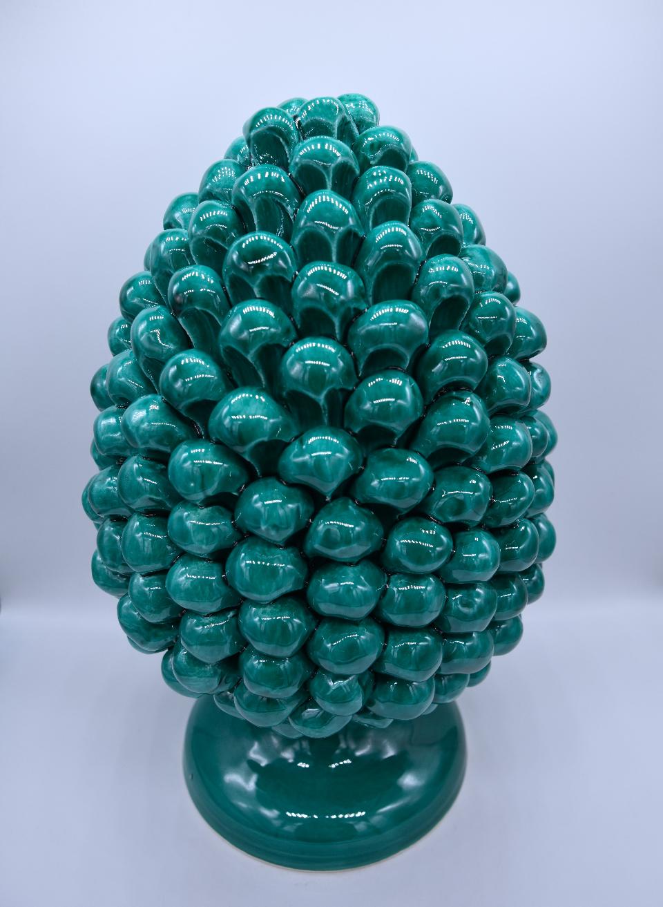 Pigna siciliana in ceramica design moderno h.30 cm Produzione artigianale di Caltagirone monocolore