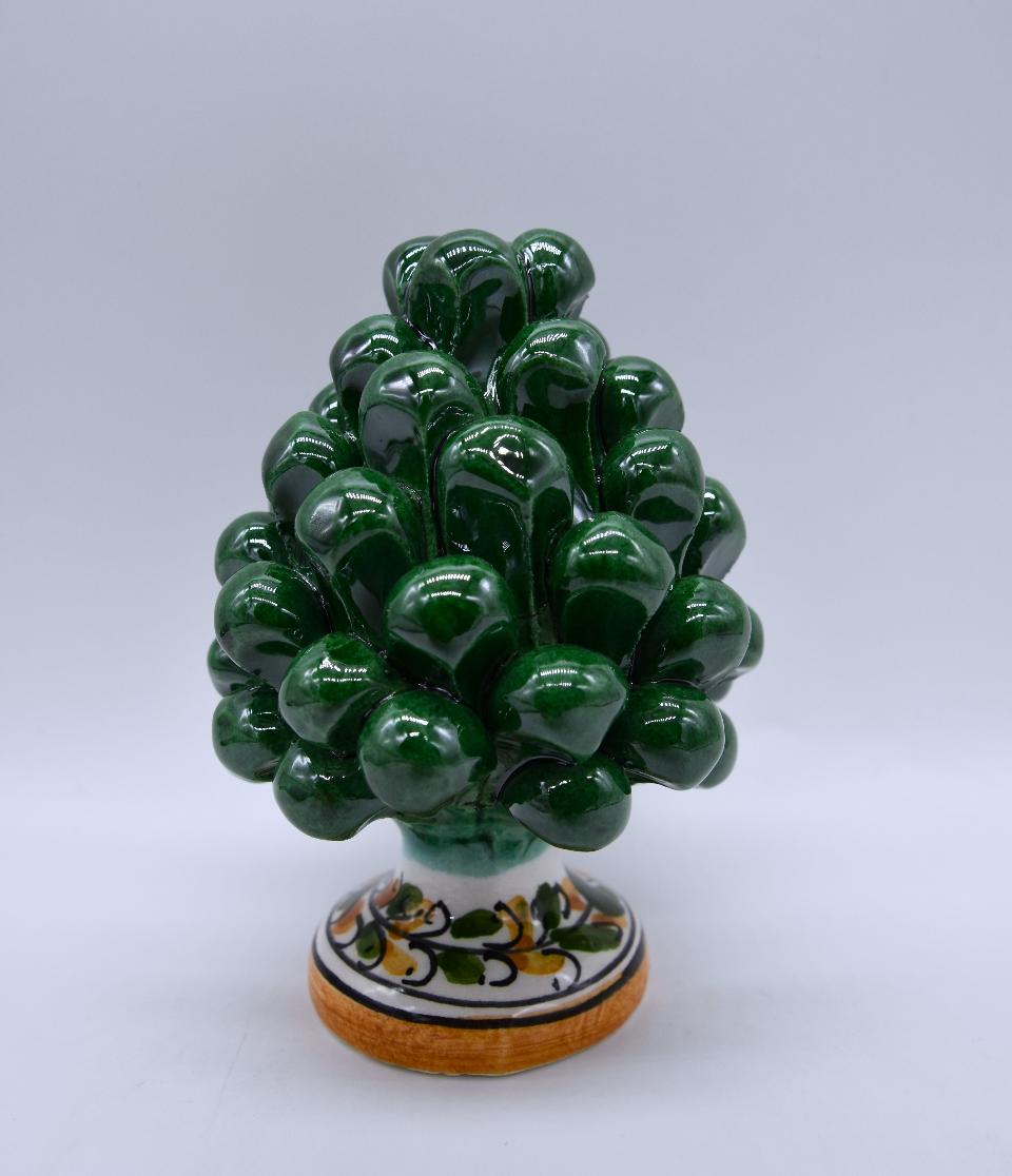 Pigna siciliana in ceramica verde h.12 cm Produzione artigianale di Caltagirone con piede decorato