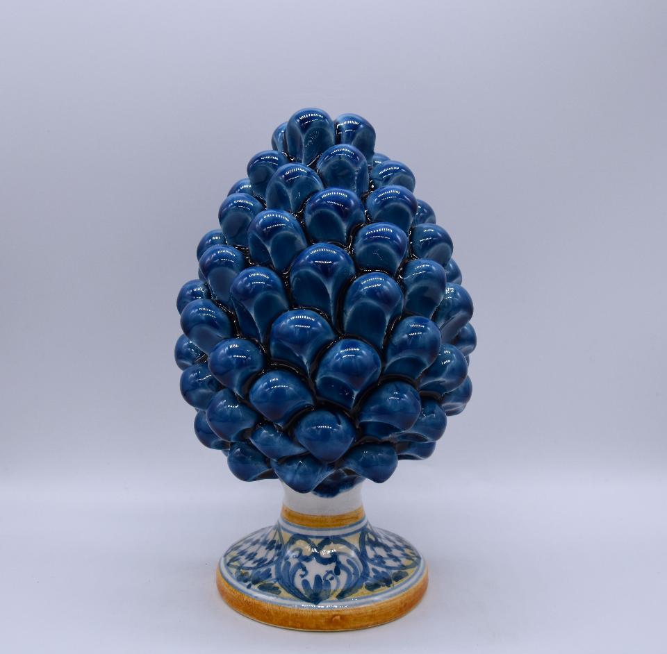 Pigna siciliana in ceramica blu antico con base decorata Produzione artigianale di Caltagirone h.15cm