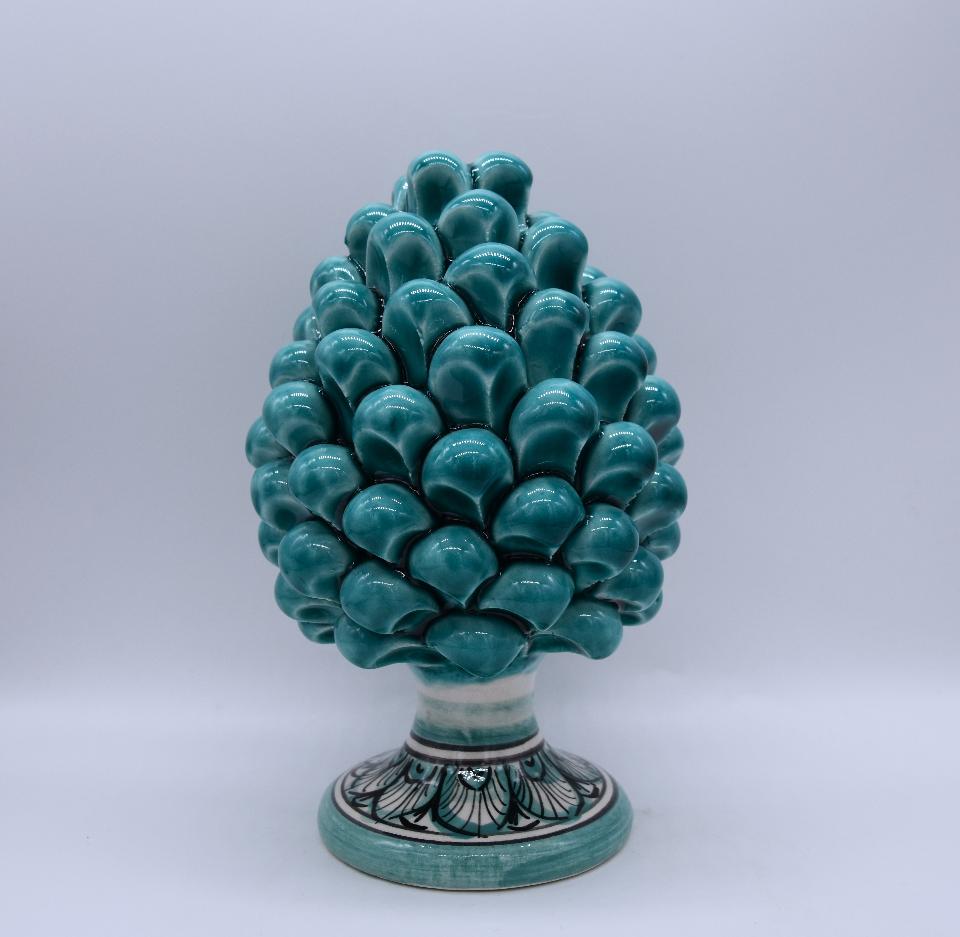 Pigna siciliana in ceramica verde acqua h.15 cm Produzione artigianale di Caltagirone con base decorata