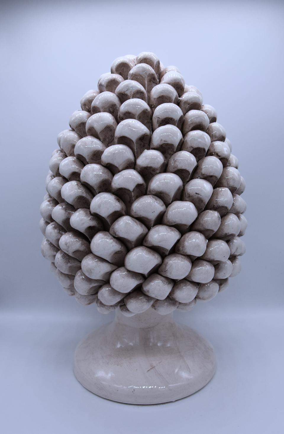Pigna siciliana in ceramica design moderno fumé/bianco antico h.30cm Produzione artigianale di Caltagirone monocolore