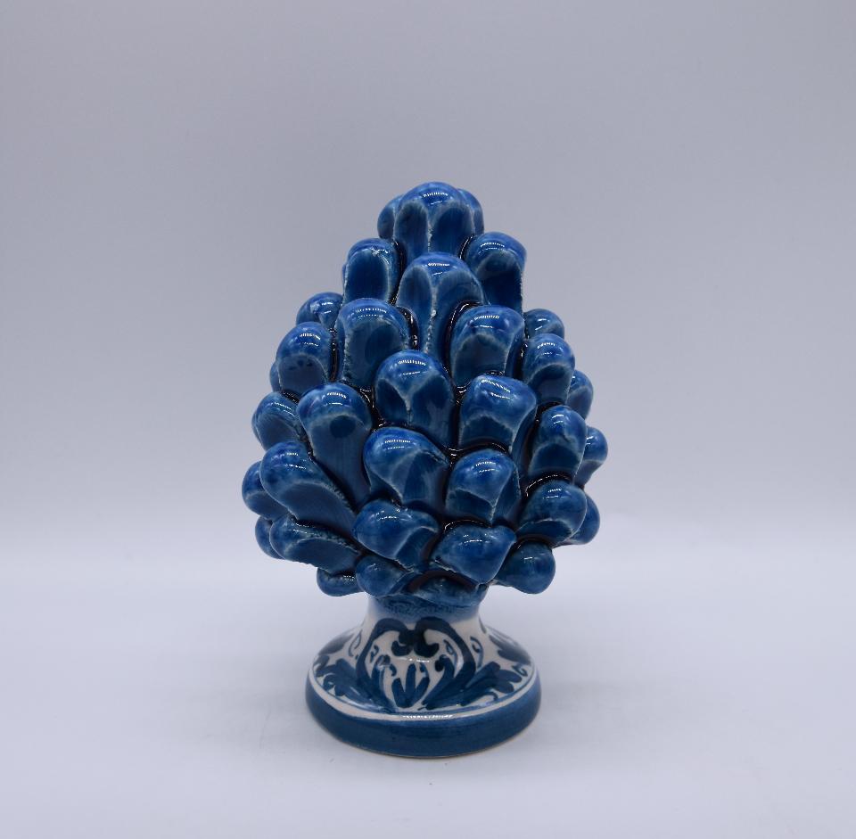 Pigna siciliana in ceramica blu antico h.12 cm Produzione artigianale di Caltagirone con base decorata