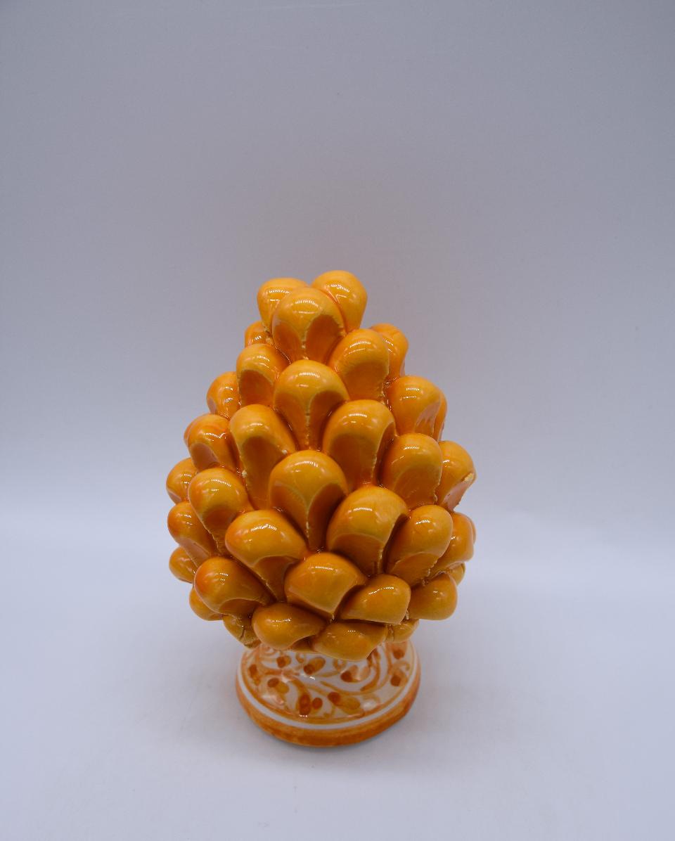 Pigna siciliana in ceramica arancione h.12 cm Produzione artigianale di Caltagirone con base decorata