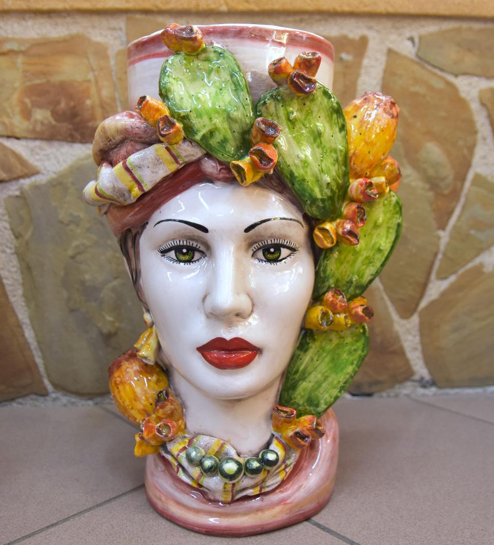 Teste di moro con fichi d'india h.40 Produzione artigianale di Caltagirone decorate