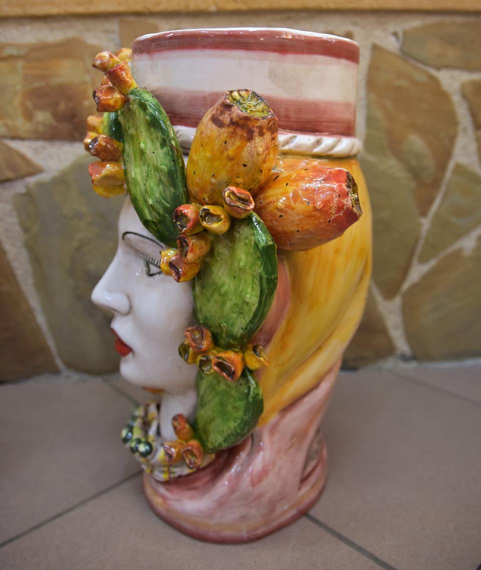 Teste di moro con fichi d'india h.40 Produzione artigianale di Caltagirone decorate