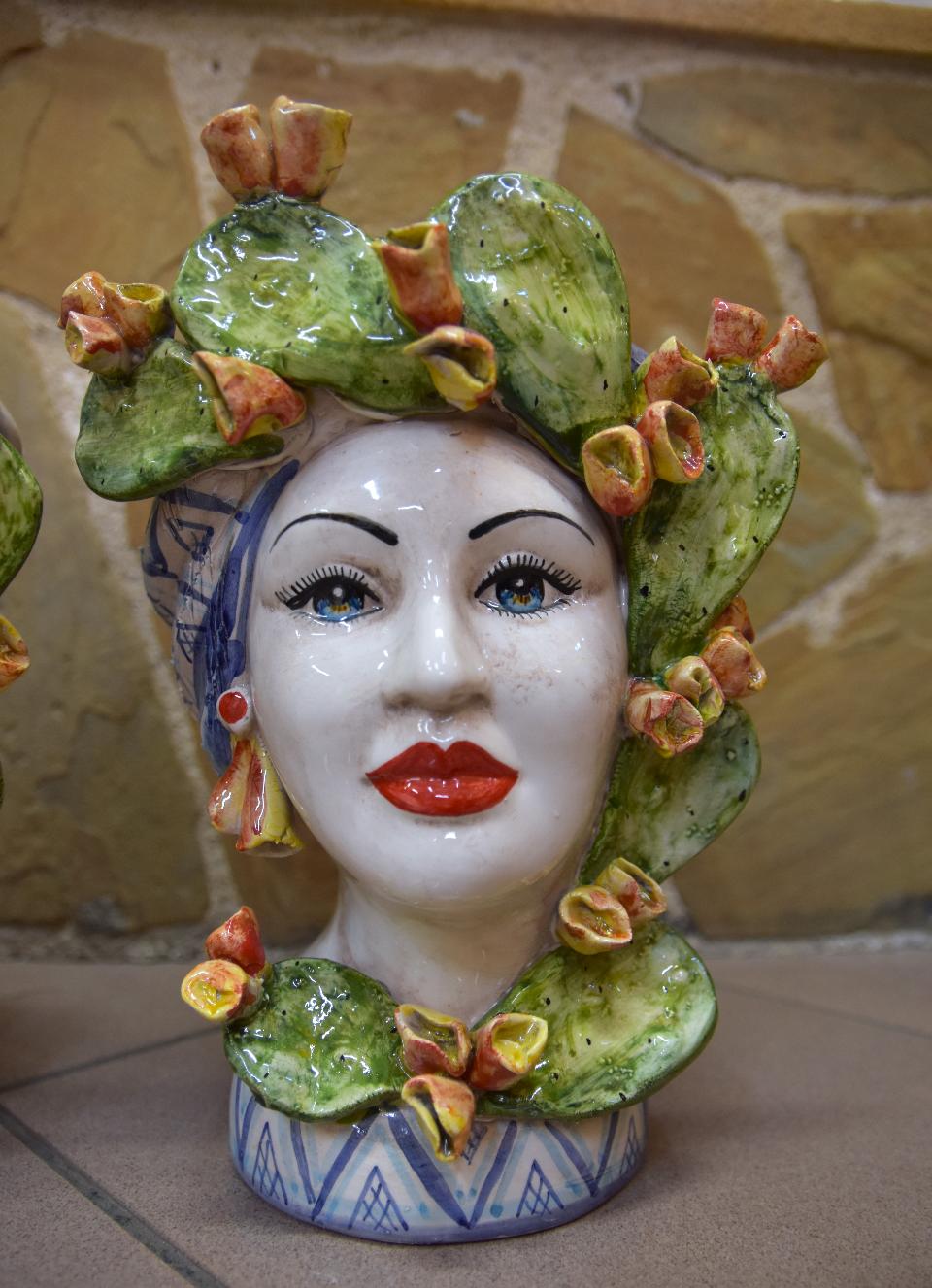 Coppia Teste di moro con fichi d'india h.30cm Produzione artigianale di Caltagirone decorate