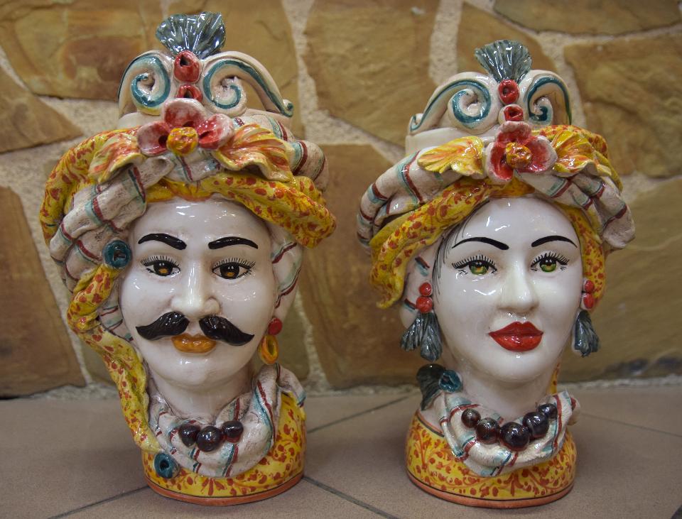 Coppia Teste di moro con corona e turbante h.30cm Produzione artigianale di Caltagirone decorate
