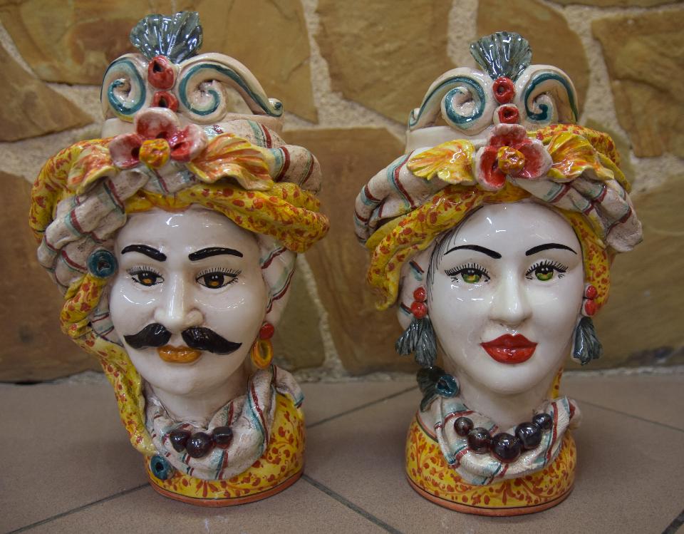 Coppia Teste di moro con corona e turbante h.30cm Produzione artigianale di Caltagirone decorate