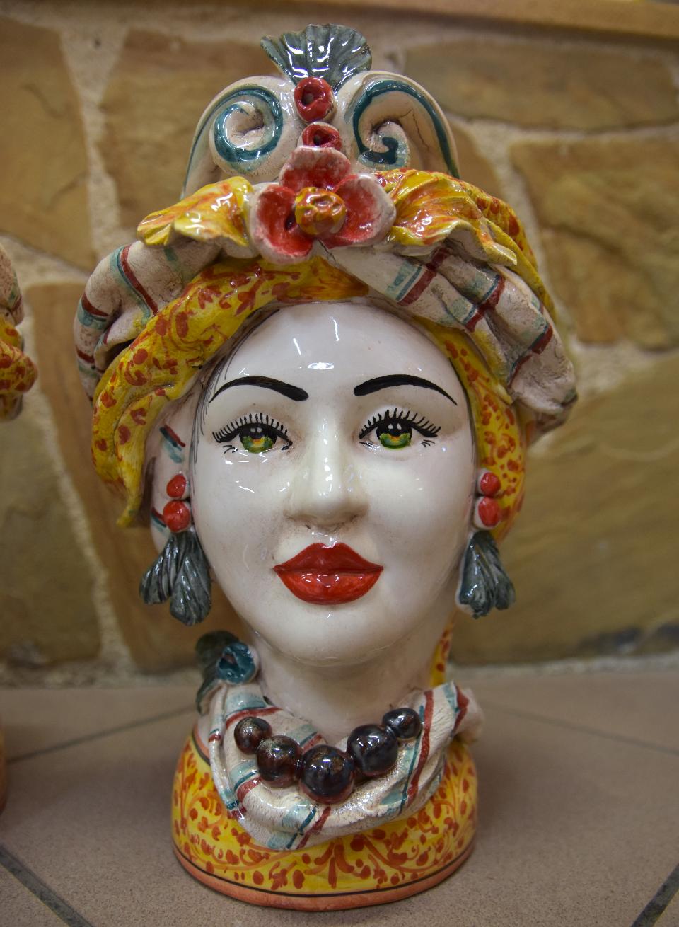 Coppia Teste di moro con corona e turbante h.30cm Produzione artigianale di Caltagirone decorate