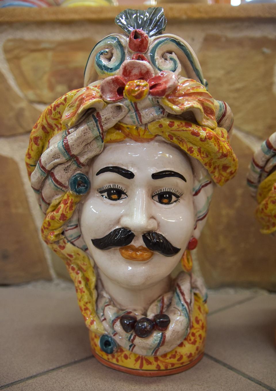 Coppia Teste di moro con corona e turbante h.30cm Produzione artigianale di Caltagirone decorate