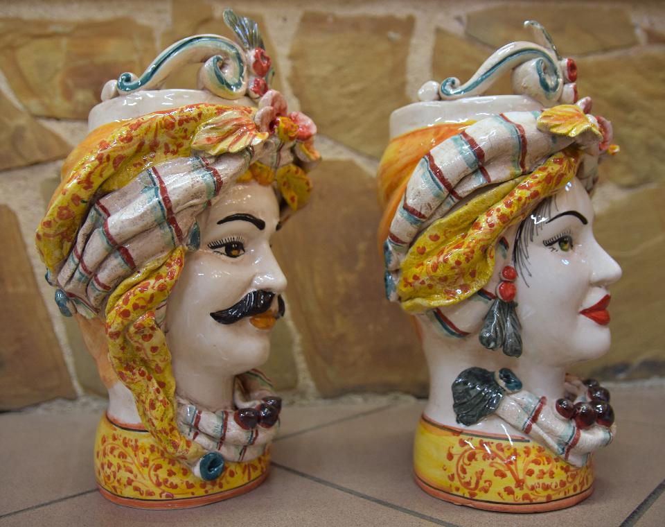 Coppia Teste di moro con corona e turbante h.30cm Produzione artigianale di Caltagirone decorate