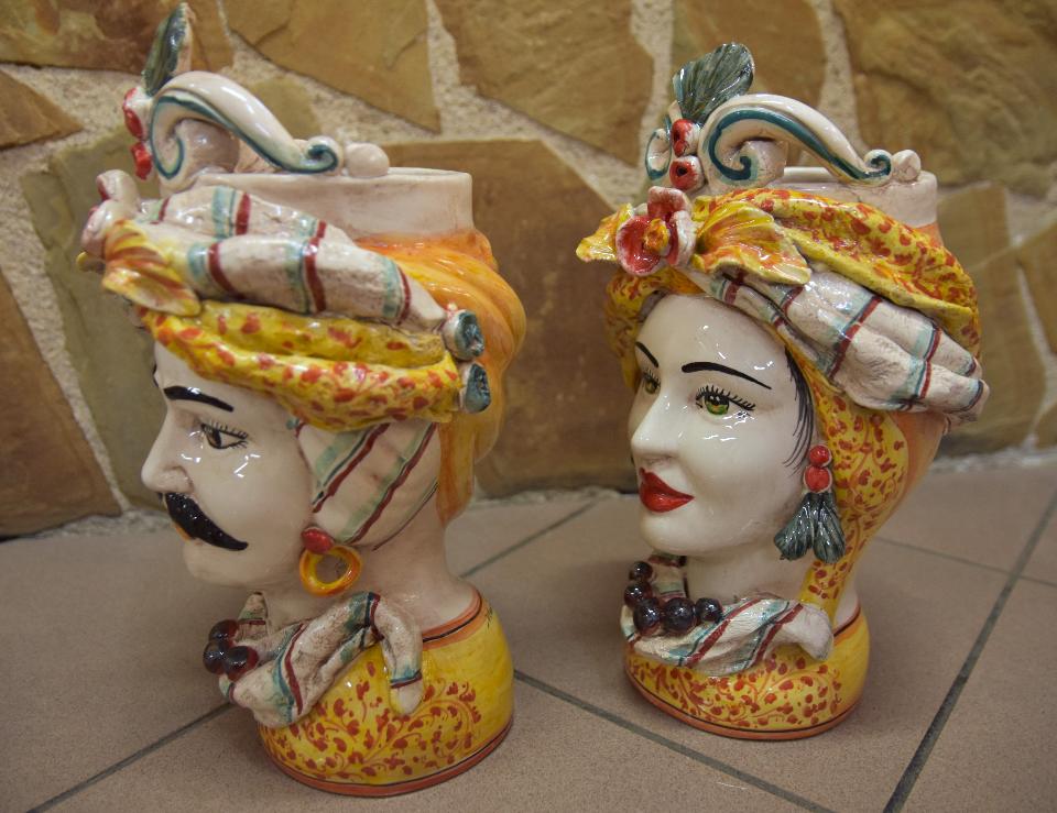 Coppia Teste di moro con corona e turbante h.30cm Produzione artigianale di Caltagirone decorate