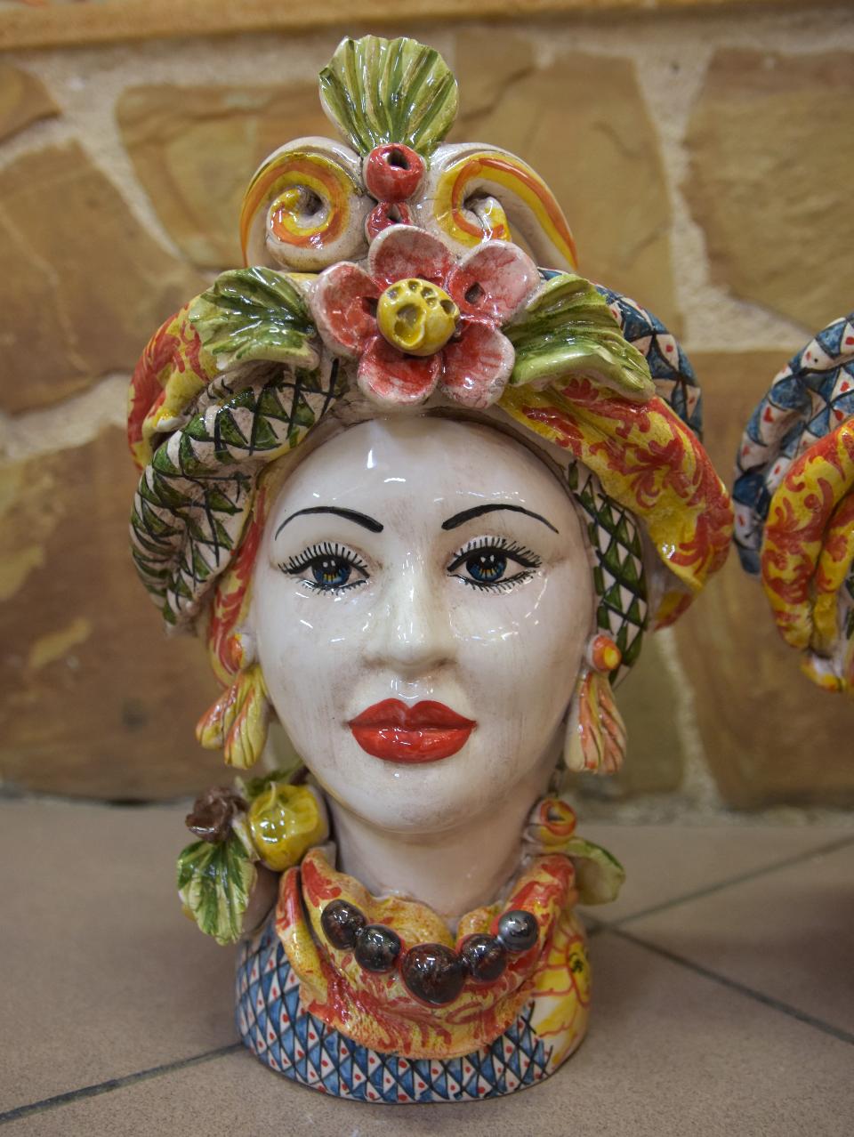 Coppia Teste di moro con corona e turbante h.30cm Produzione artigianale di Caltagirone decorate