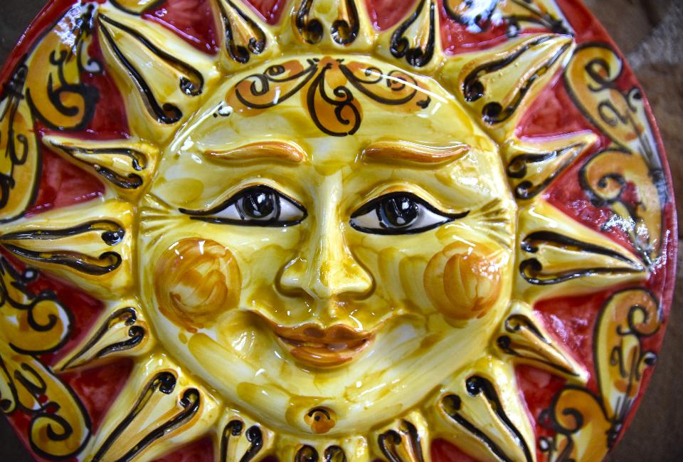 Sole in ceramica da parete Produzione artigianale di Caltagirone diametro 30cm